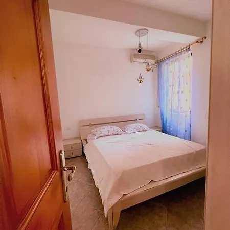 In Front Of The Dıraç