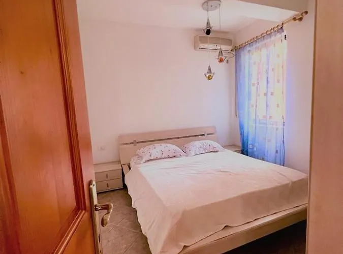 In Front Of The Dıraç